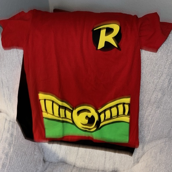 NWOT sz med Robin Halloween top with cape 18” PTP &?length 27” red yellow green - Picture 5 of 9